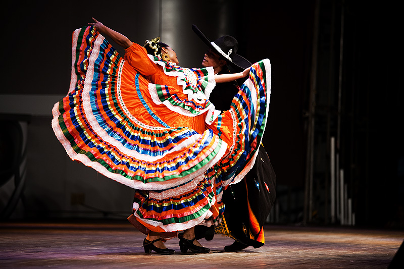 091001_seoul_plaza_korea_traditional_mexican_dance_performance_dress_spin_2MG_6968.jpg