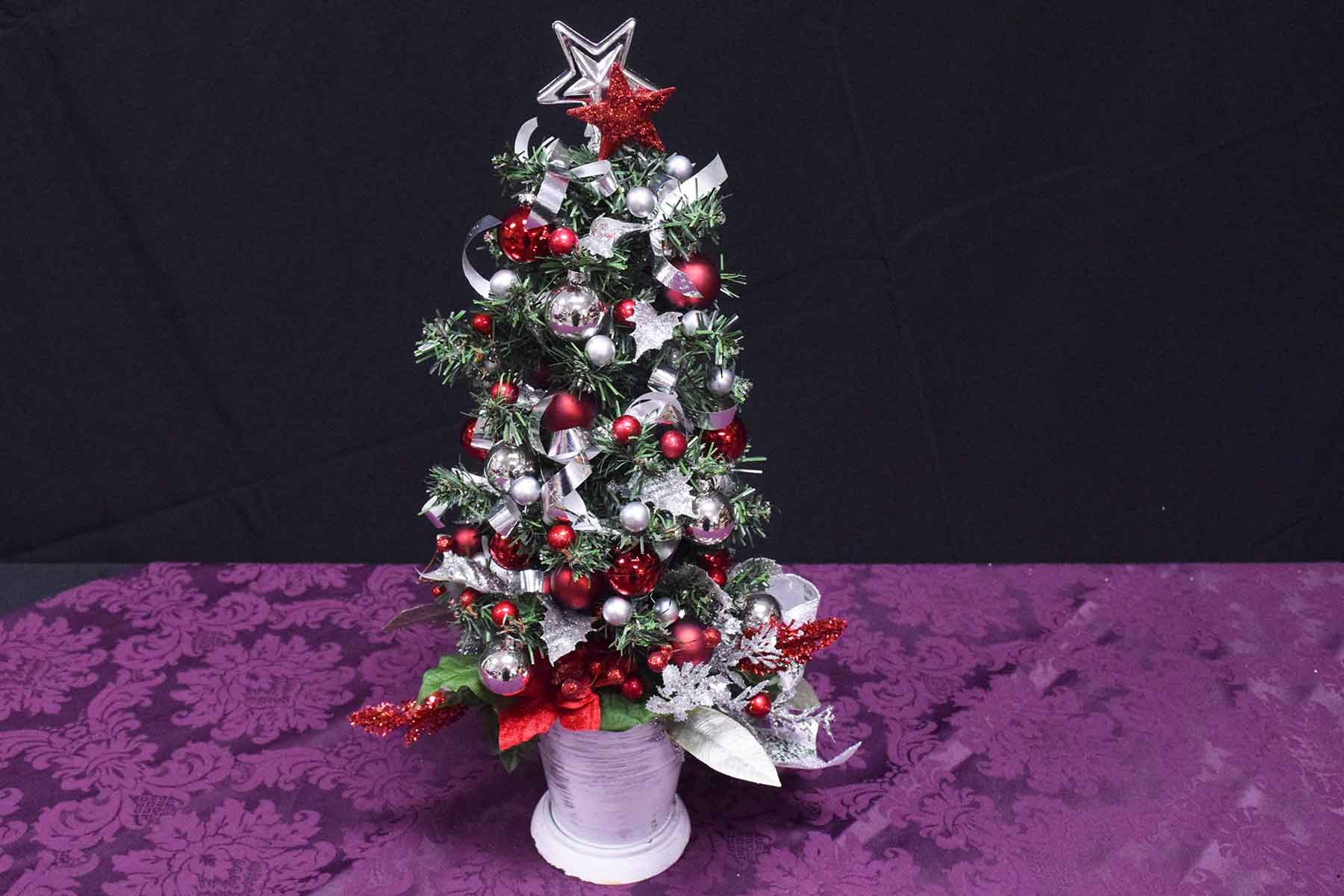 C15_--_Tree_with_silver_and_red_balls_in_white_base.jpg