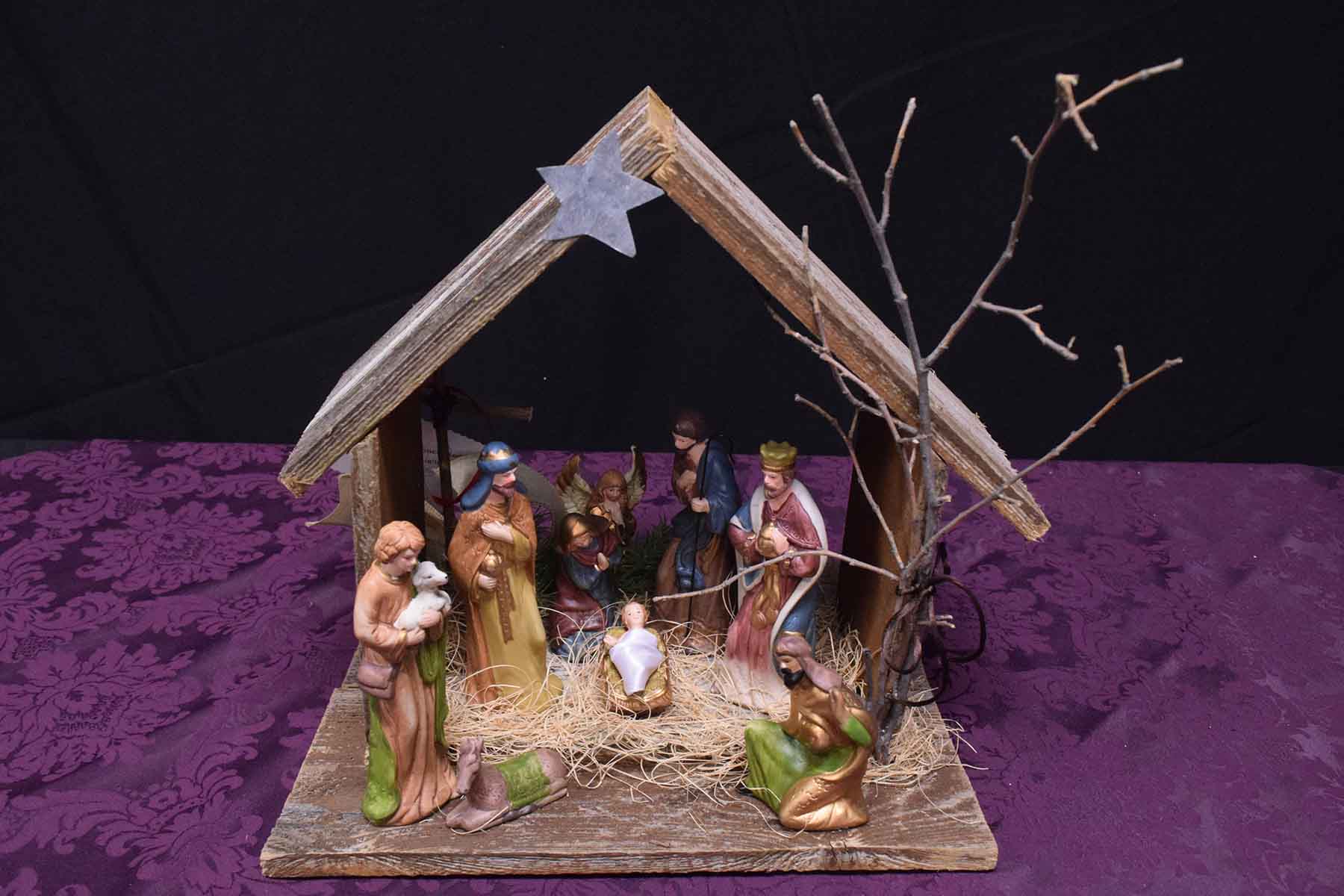 C18_--Nativity_with_handcrafted_creche.jpg
