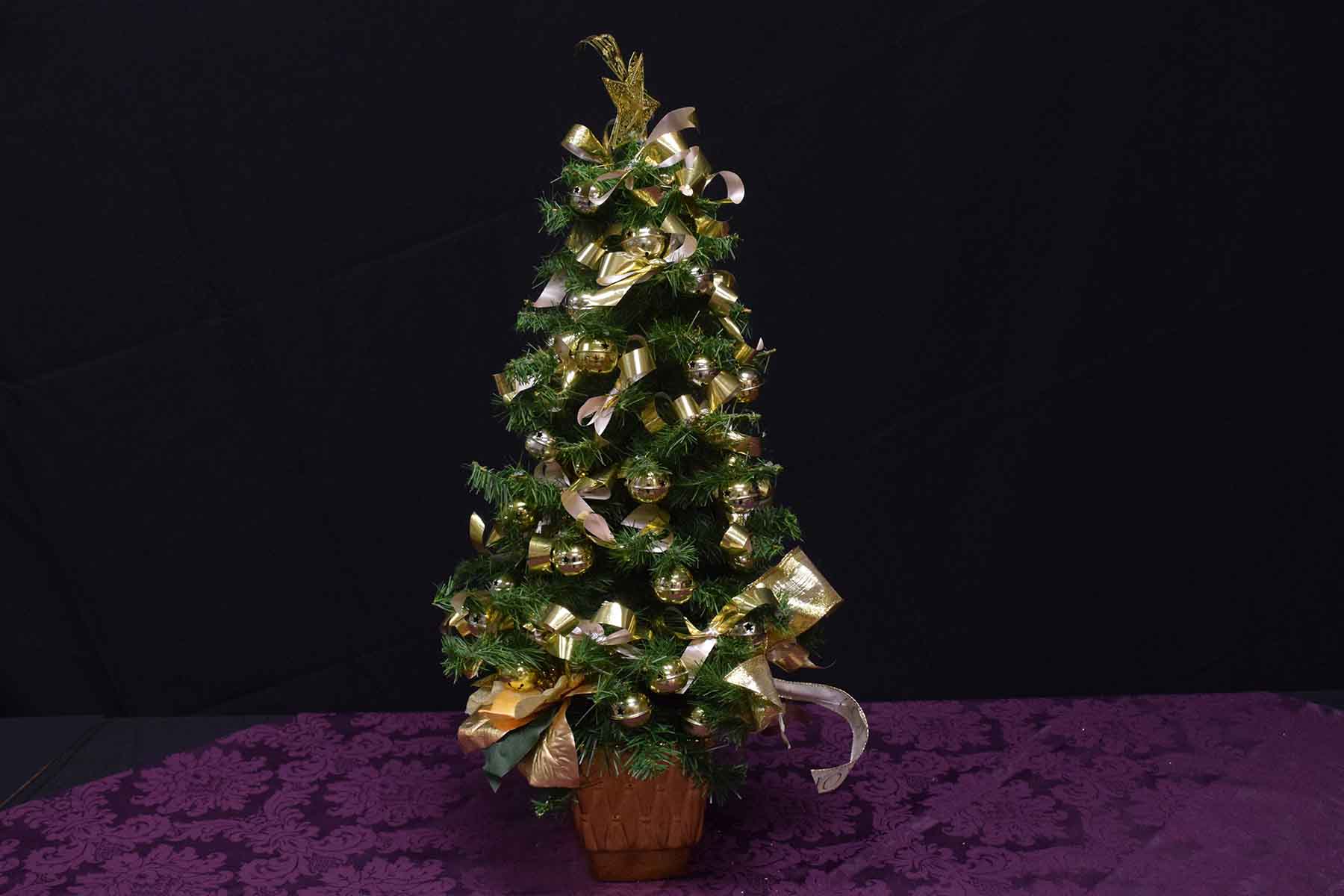 C8_--_Gold_Sleighbell_Christmas_Tree.jpg
