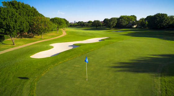 Hackberry-Creek-country-club-Irving-TX-golf-green-flag-560x310_galleryimage.jpg