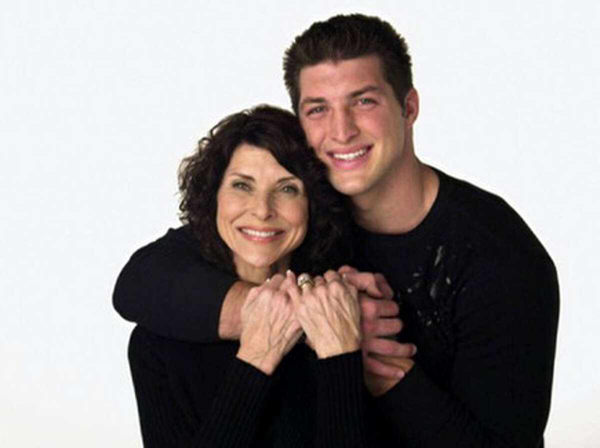 Pam_and_Tim_Tebow.jpg
