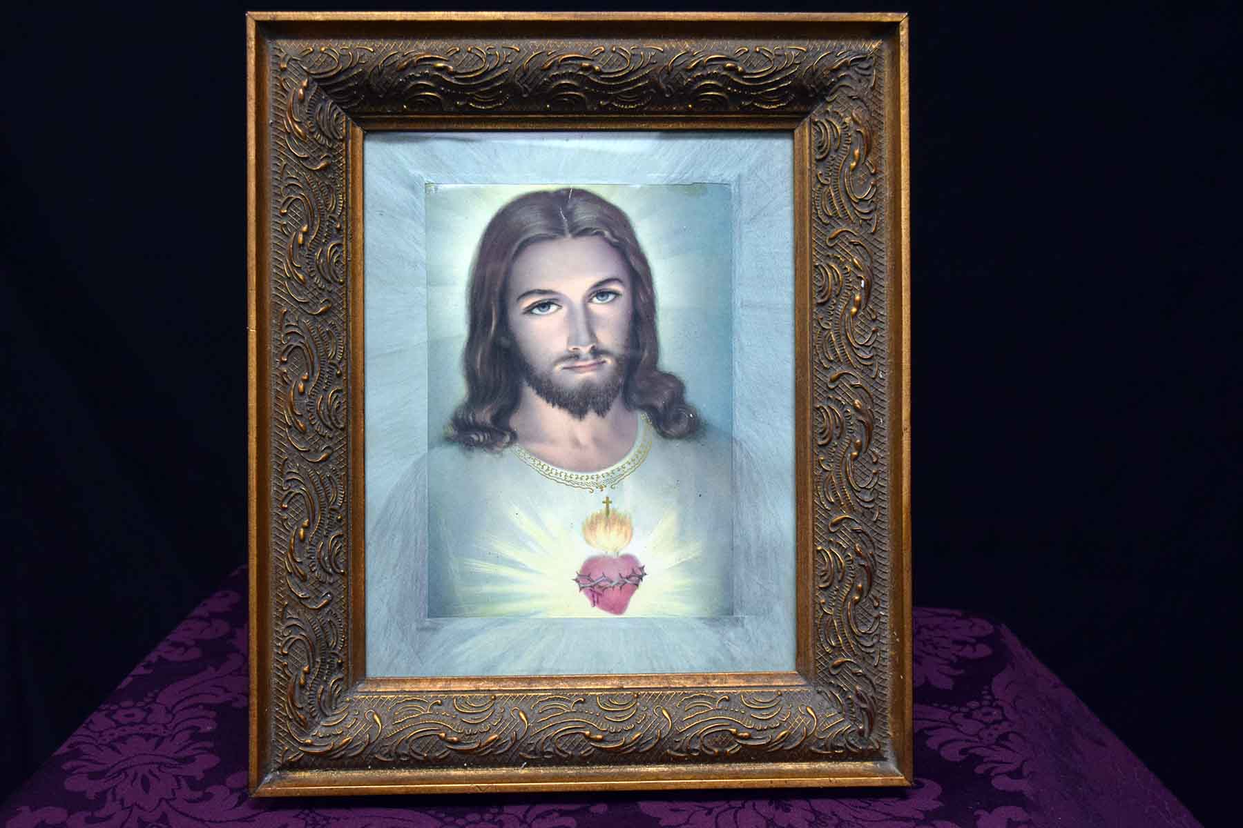 R17_Sacred_Heart_of_Jesus_Framed_print_-_CCMLpic-R.jpg