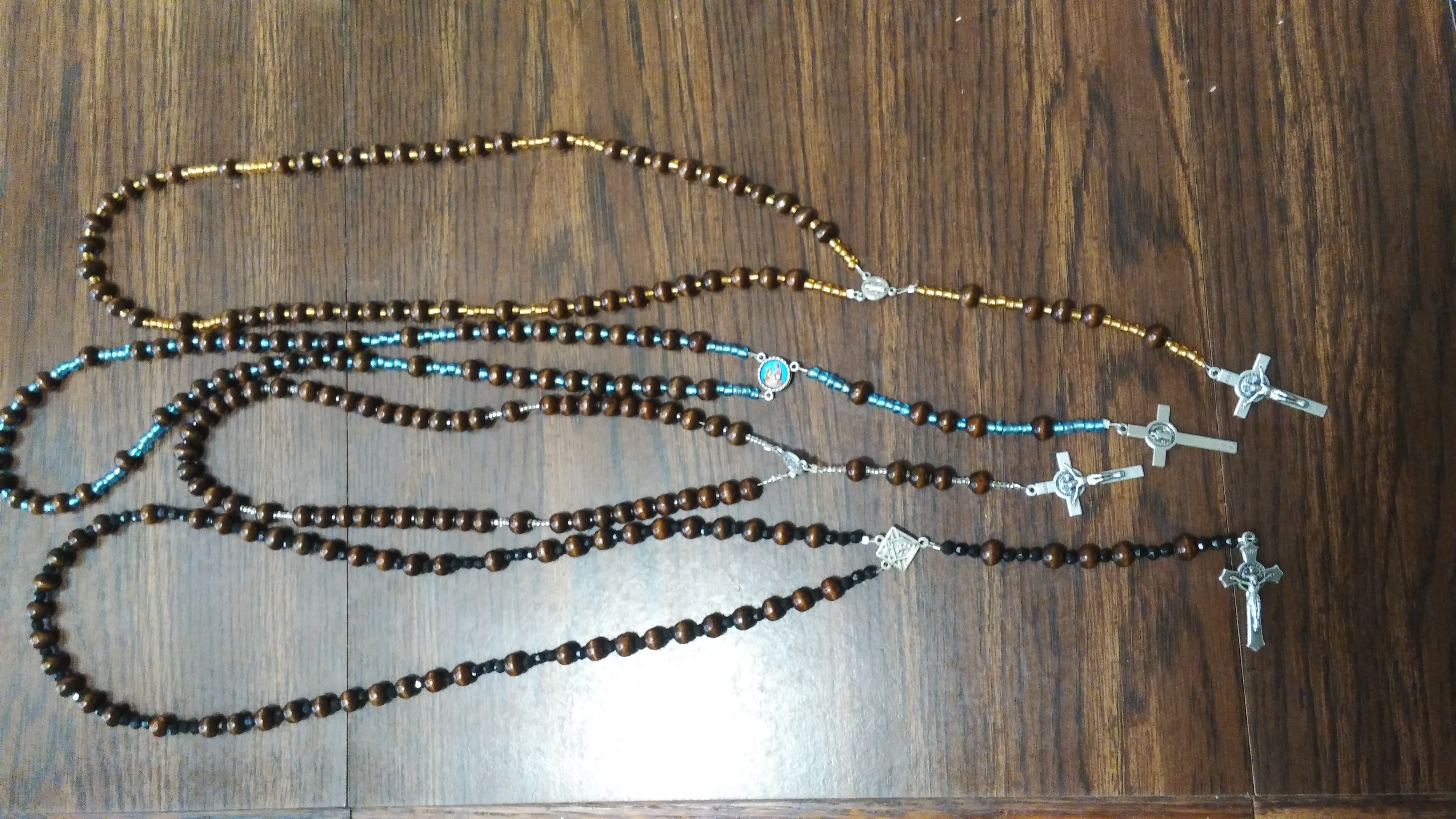 VR7-_Mater_Dei_Venedict_cross_rosary.jpg